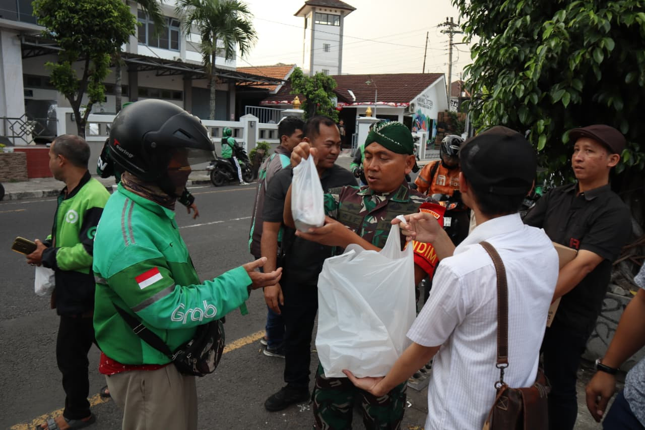 AKSI BAGI MAKANAN TERUS BERLANJUT Bersama Jaga Yogya Semakin Kondusif
