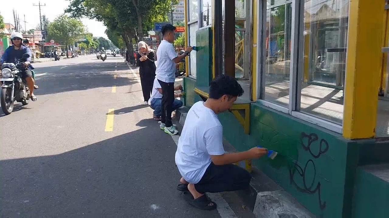 Bukan Uang, Anak Muda dari 38 Provinsi 'Wakafkan' Tenaga demi Bersihkan Vandalisme