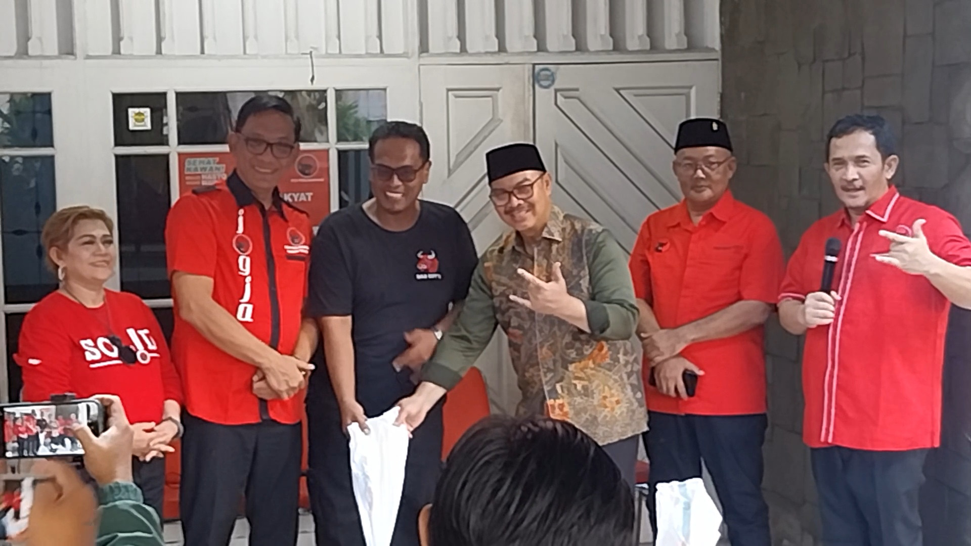 Sebanyak 1.153 Paket Daging Kurban Dibagikan DPC PDI P Kota Yogyakarta