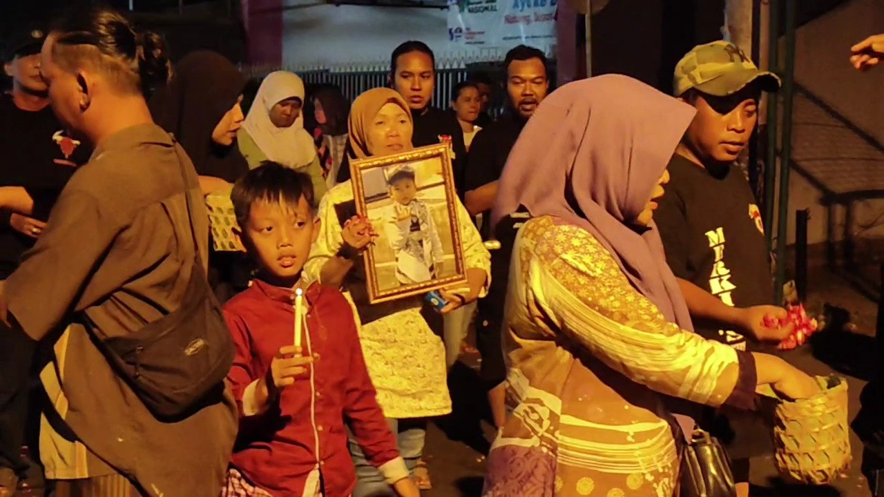 Tujuh Hari Meninggalnya Athar (4,5) Akibat Tertabrak, Warga Ngampilan Tabur Bunga di Jalan Letjen Suprapto