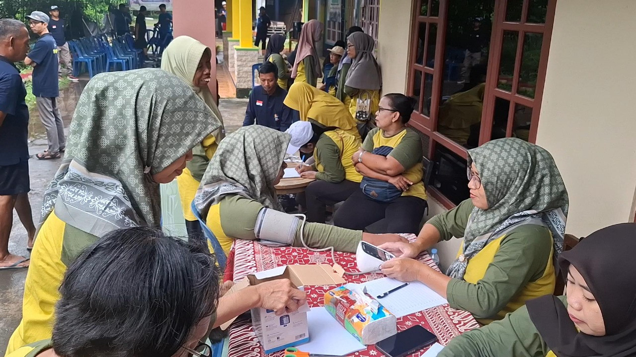 Peringati Hari Ibu, Kelompok PKK RT 01 Kedon Bakti Sosial Cek Kesehatan Gratis dan Jalan Sehat