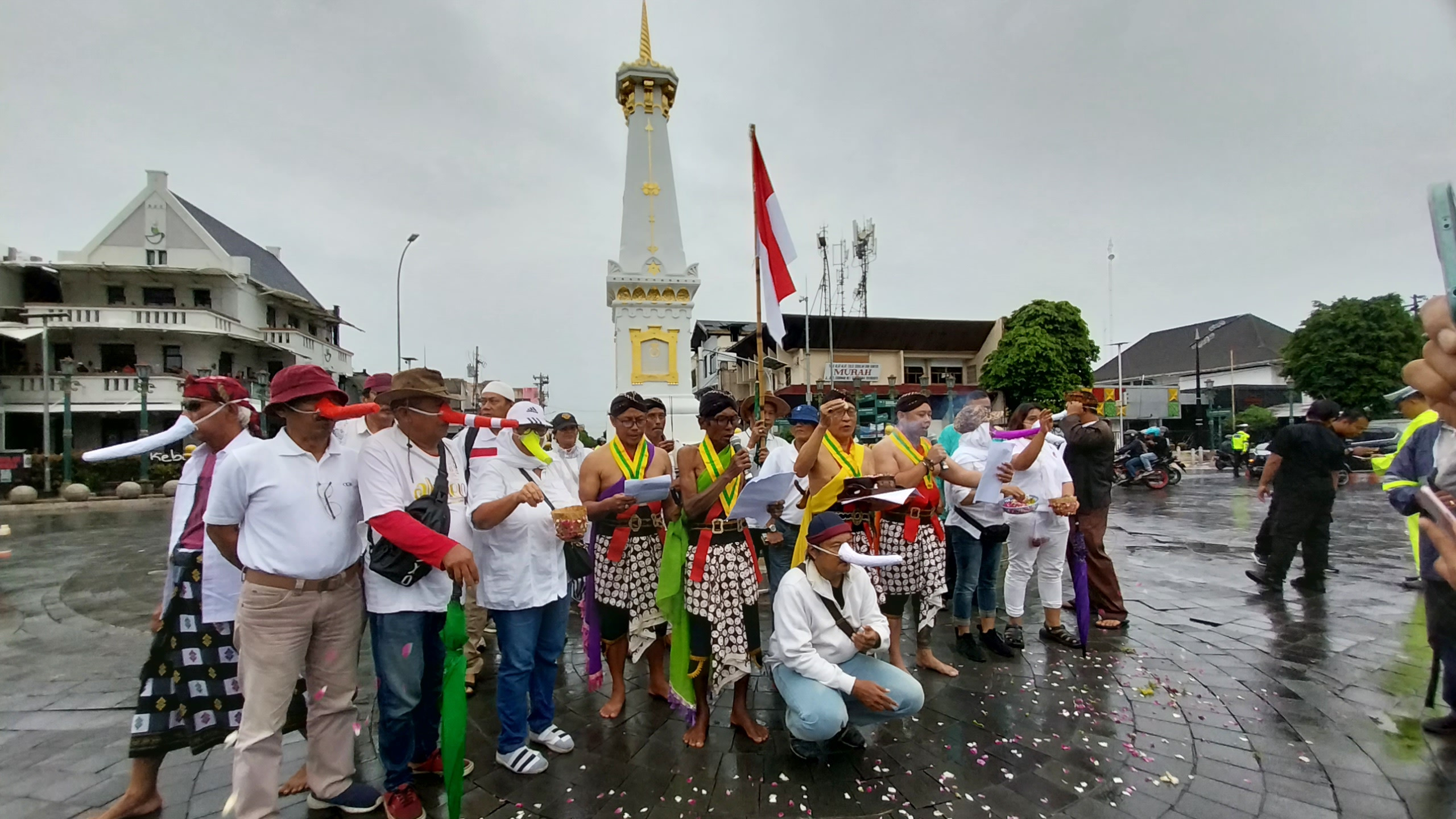 Jelang Ramadhan, Warga Gelar Larung Sengkala Membuang Sifat Buruk Manusia di Kali Code