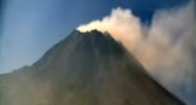 Gunung Merapi Meluncurkan 21 Kali Guguran Lava dengan Jarak Luncur Maksimum 1,8 Kilometer