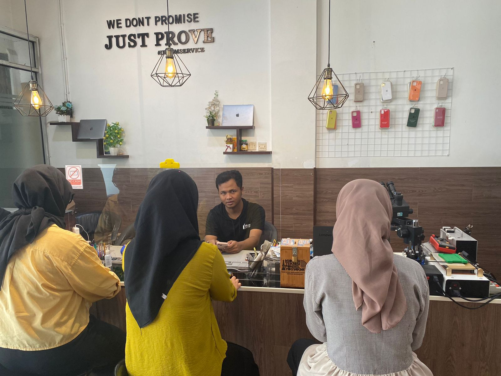 Cerita Pengusaha Servis Produk Smartphone, Sempat Gratiskan Jasa Saat Pandemi Hingga Buka Cabang Di 25 Kota di Indonesia