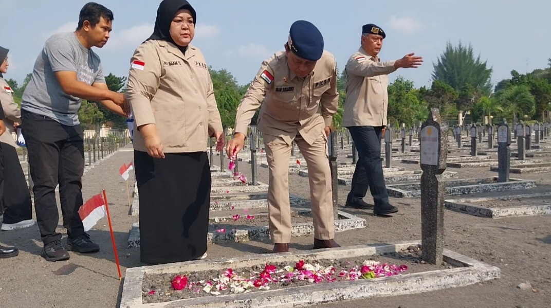 Purnawirawan Brimob Ziarah Ke Makam Pahlawan I Dewa Nyoman Oka dan Supadi, Dua Polisi Istimewa (Brimob) Yang Gugur Membela Bangsa Saat Pertempuran Kotabaru