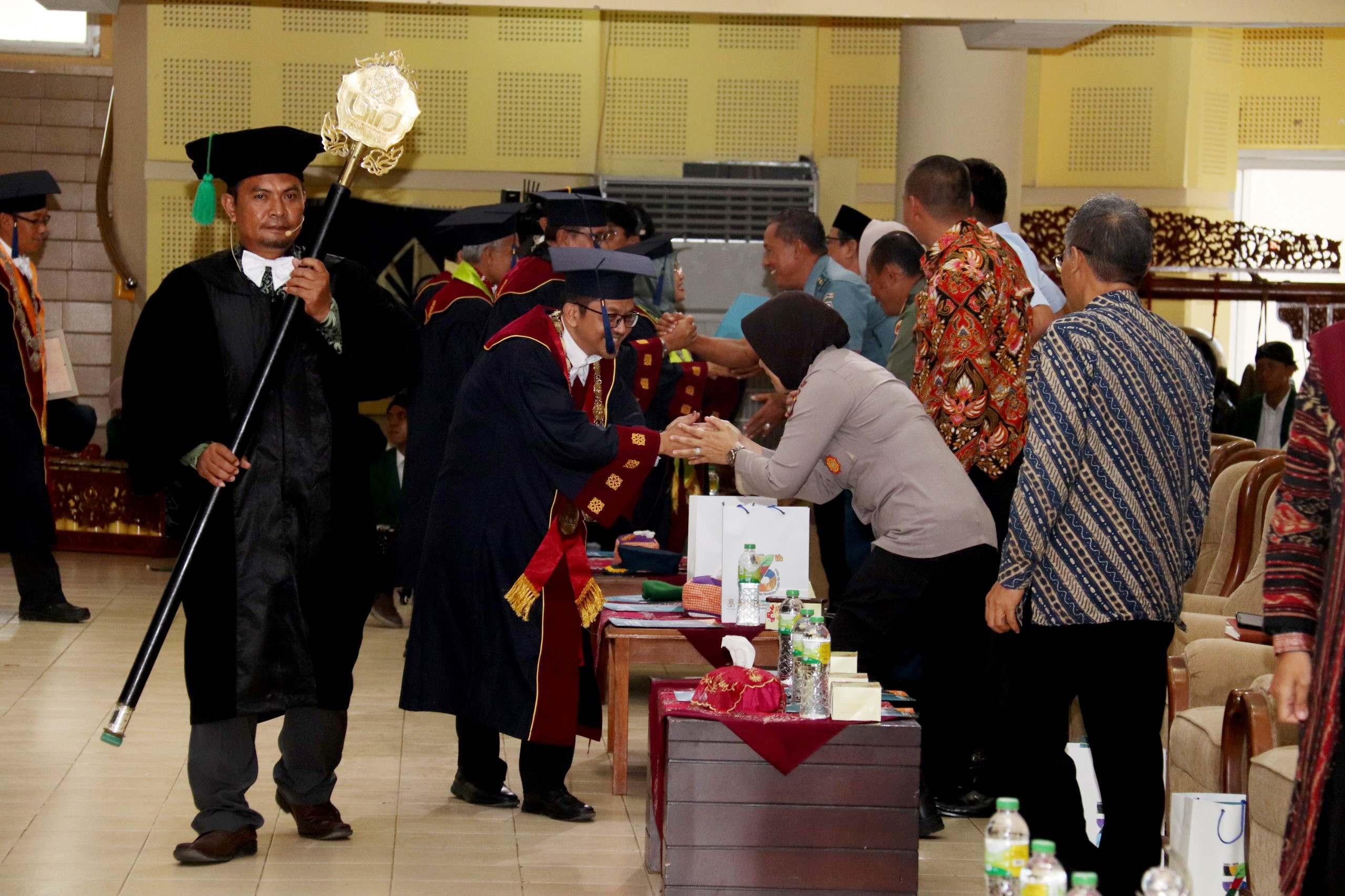 Puncak Acara Mensyukuri Kelahiran 73 Tahun, Sejumlah Pihak Menerima Anugerah Teladan Mutu