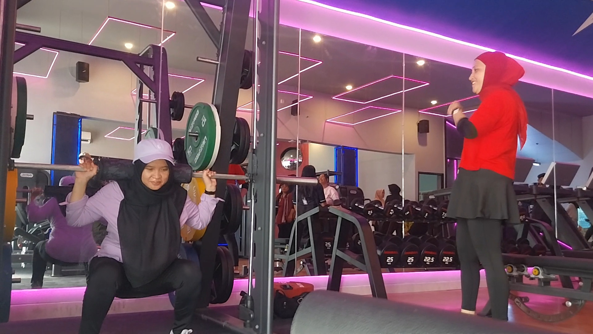 Pertama Kali di Indonesia, Bisnis Gym Khusus Perempuan Sekaligus Toko Kosmetik