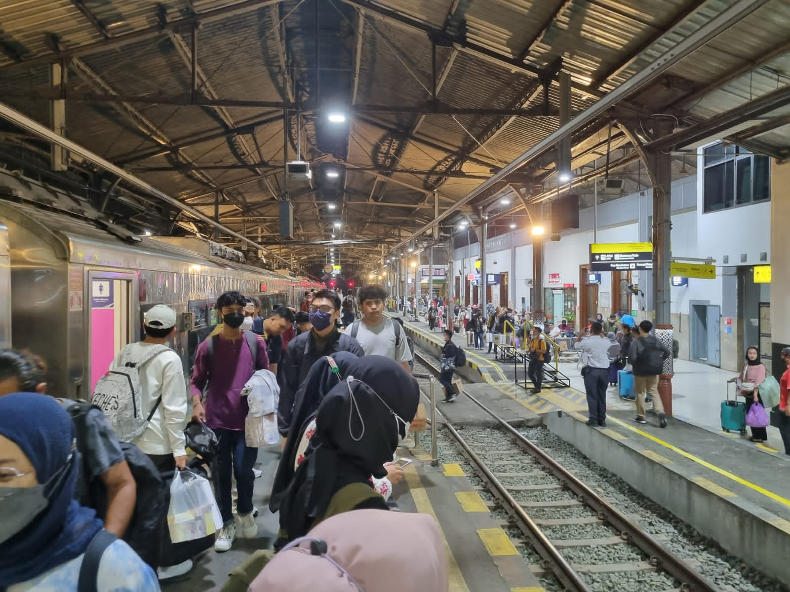 KAI Daop 6 Pasang Teknologi Face Recognition Boarding Gate di Stasiun Yogyakarta