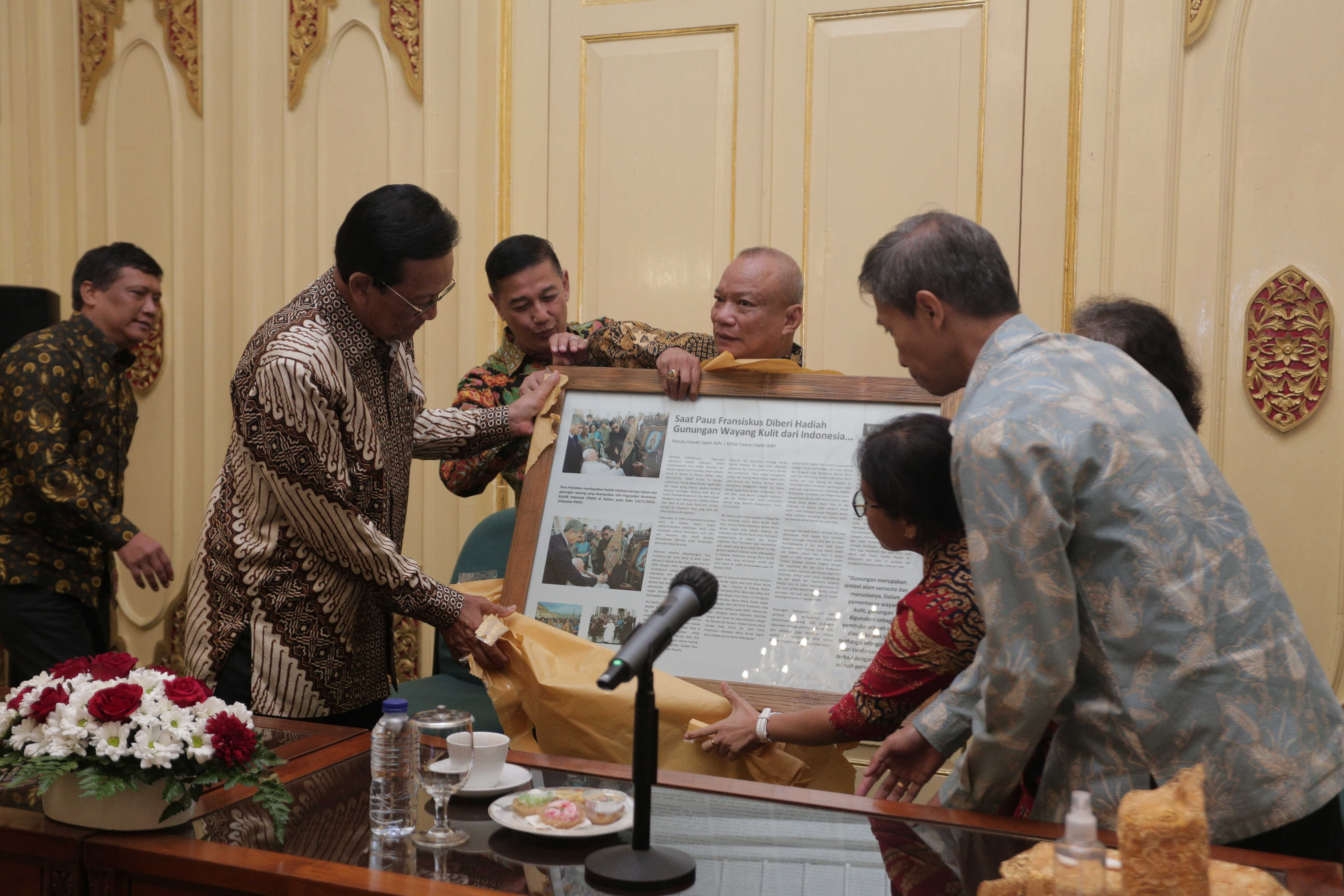 Gunungan Wayang Kulit dari Sri Sultan Menambah Koleksi Museum di Vatikan