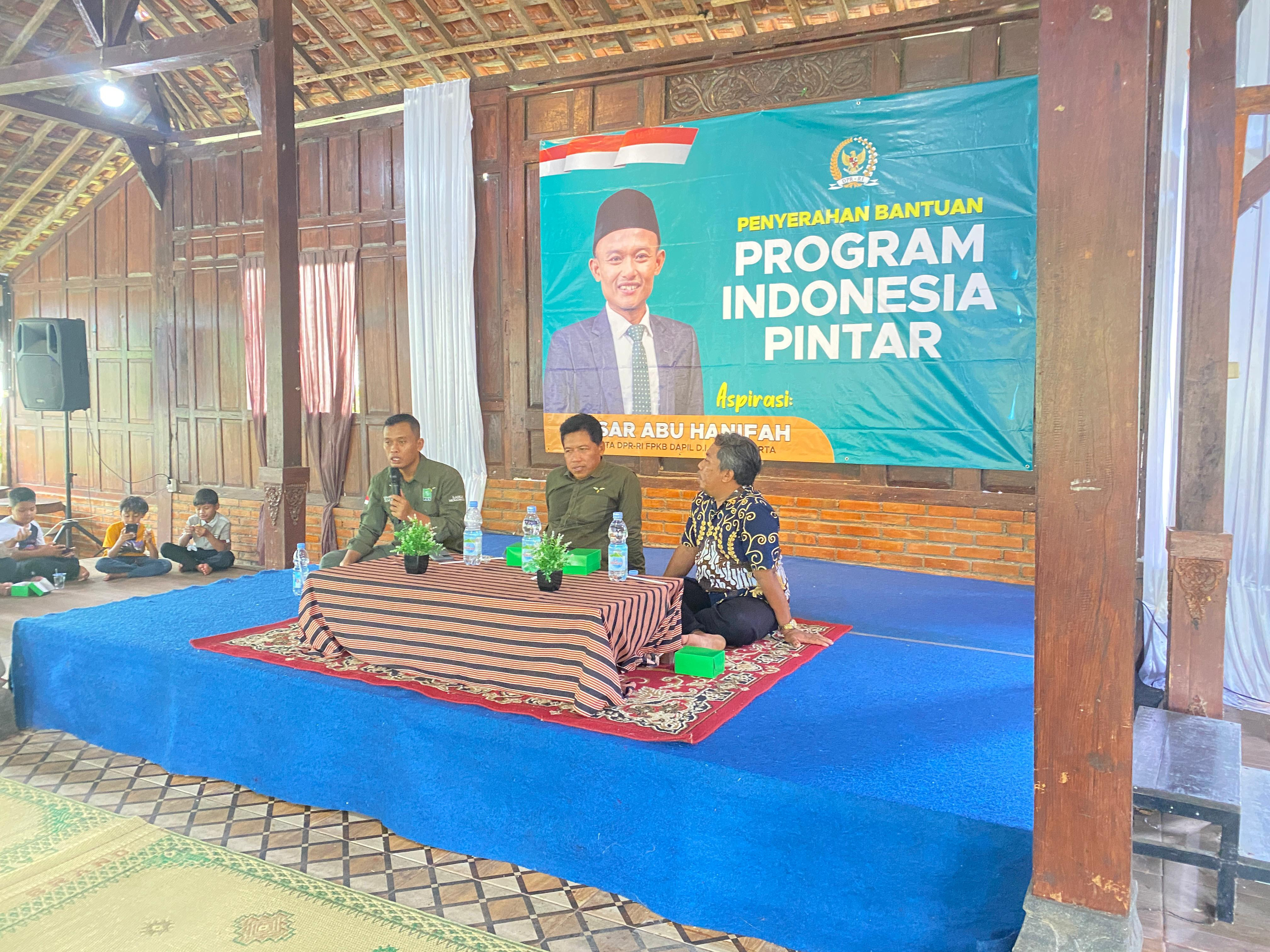 Sebanyak 612 Pelajar di Sleman Yogyakarta Menerima Bantuan Program Indonesia Pintar (PIP)