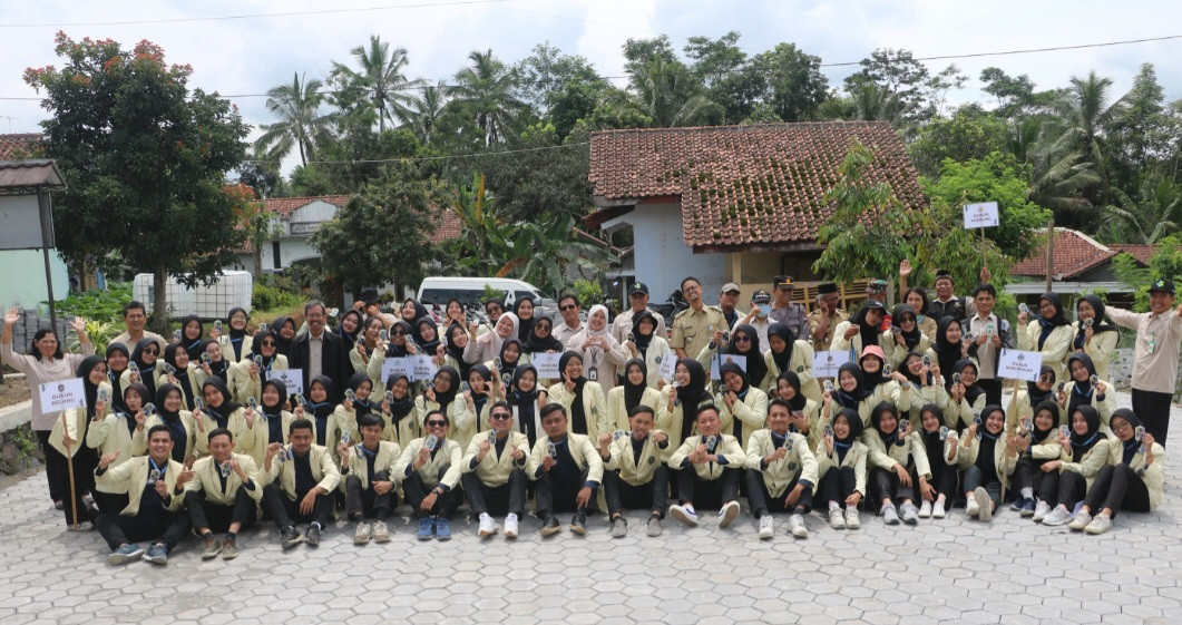 Perdana, Poltekkes Kemenkes Yogyakarta Terjunkan Mahasiswa KKN di Luar DIY