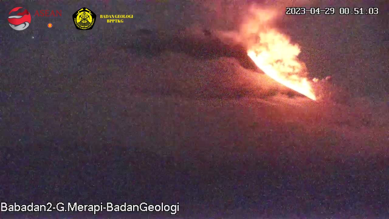 Awan Panas Gunung Merapi Kembali Meluncur 2,5 Kilometer ke Kali Bebeng