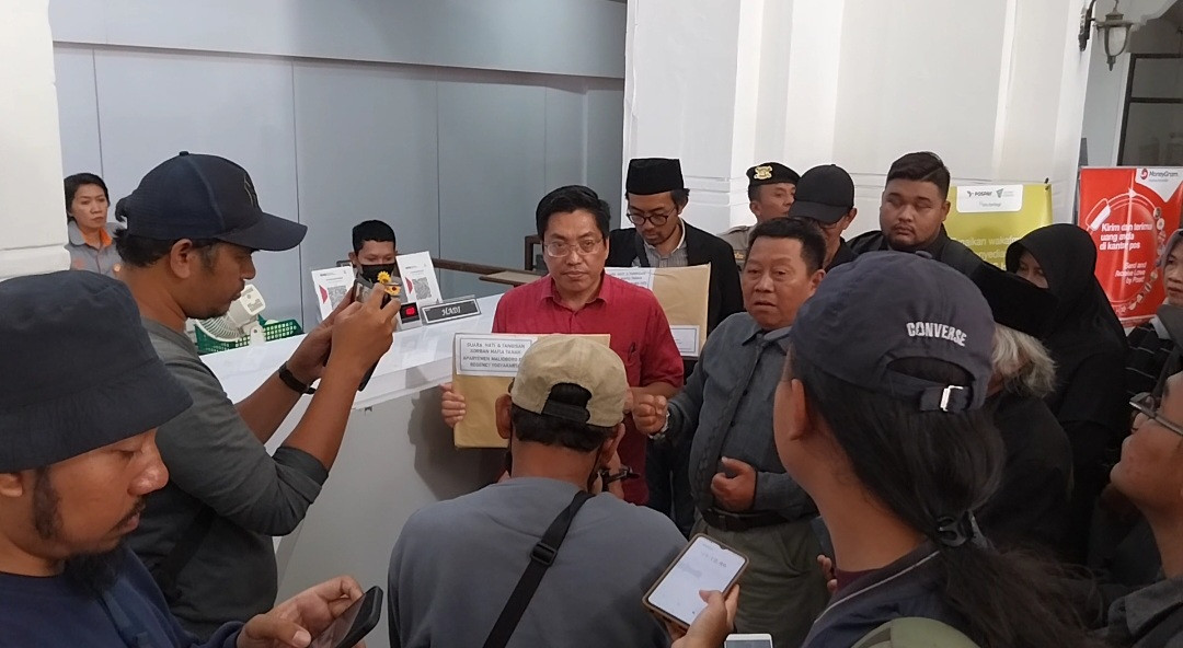 Puluhan Korban Jual Beli Malioboro City Kirim Surat Pada Presiden Jokowi