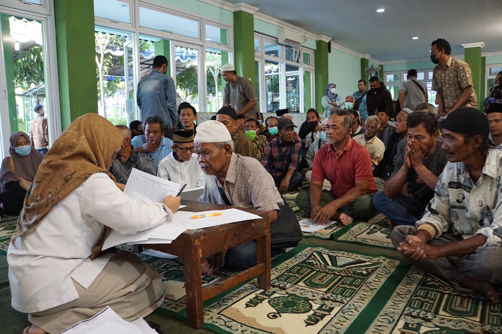 Berkah Ramadhan, Penggali dan Penjaga Makam di Yogyakarta Terima Bantuan