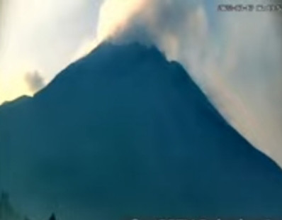 Gunung Merapi Kembali Luncurkan 3 Kali Guguran Lava Pijar