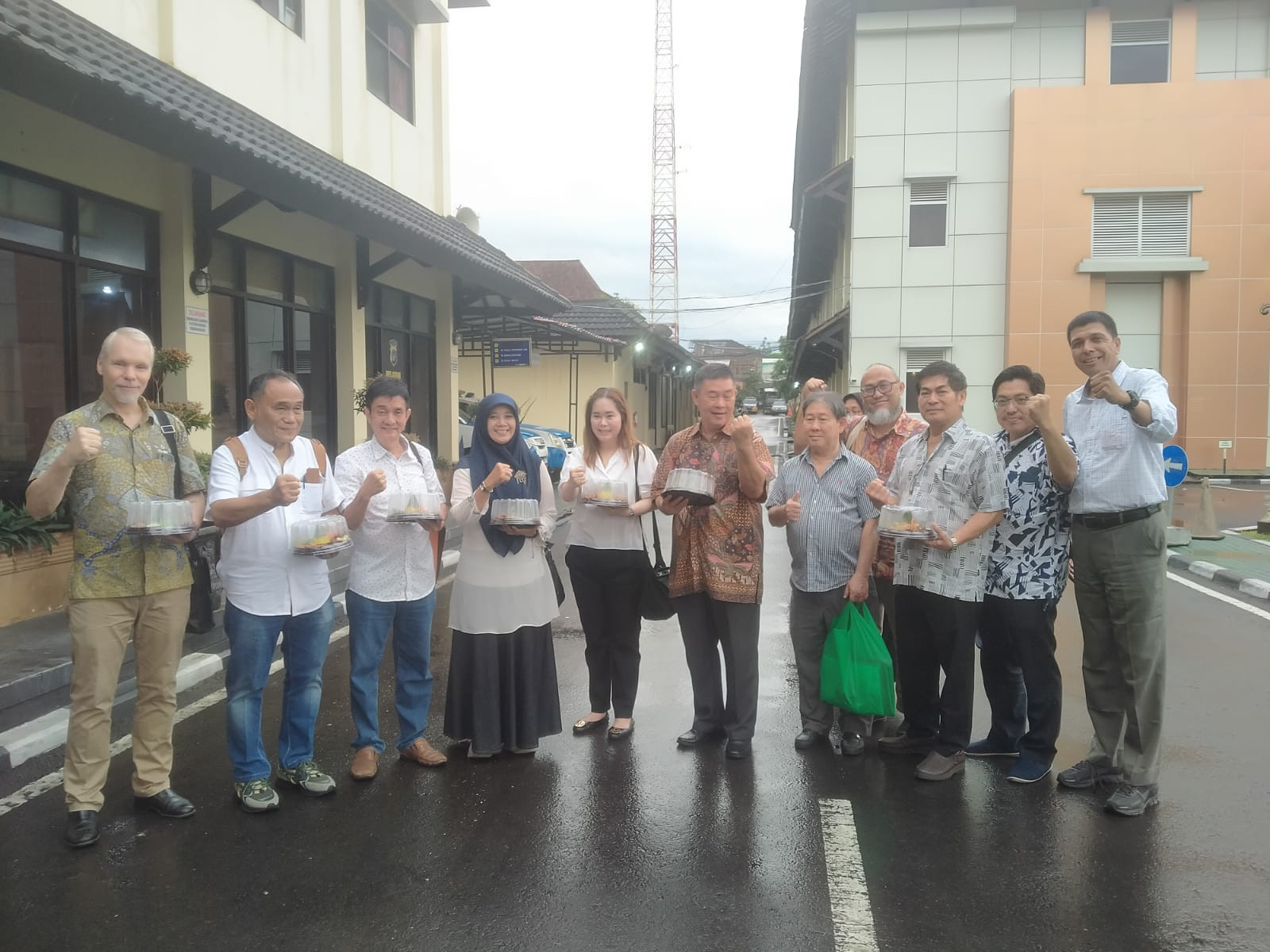 Aksi Berbagi Tumpeng, Paguyuban Malioboro City Dukung Polda DIY Usut Tuntas Kasus Jual Beli Malioboro City