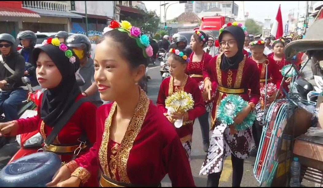 Meriah! HUT Kota Yogya Dirayakan Ribuan Pelajar Dengan Karnaval Bertema Wayang hingga Batik Jogja