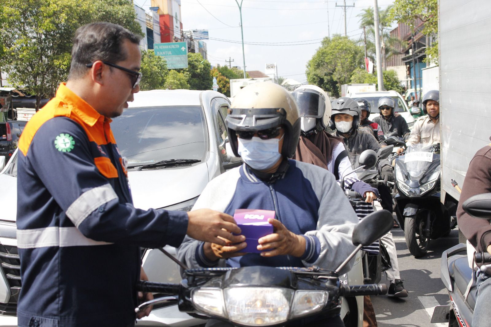 Daop 6 Yogyakarta Bersama Korlantas POLRI Lakukan Sosialisasi Keselamatan dan Penindakan Pelanggaran Lalu Lintas di Perlintasan Sebidang KA