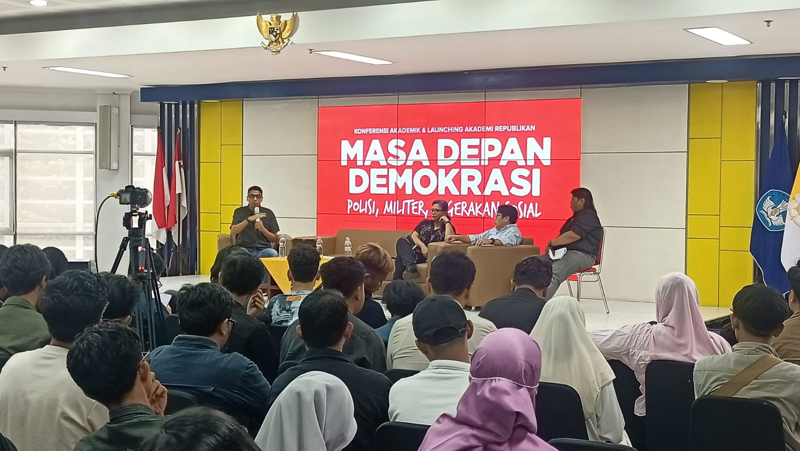 Demokrasi RI di Titik Nadir? Rocky Gerung Bakal 'Bongkar' Masa Depan Politik di FISIPOL UGM Hari Ini